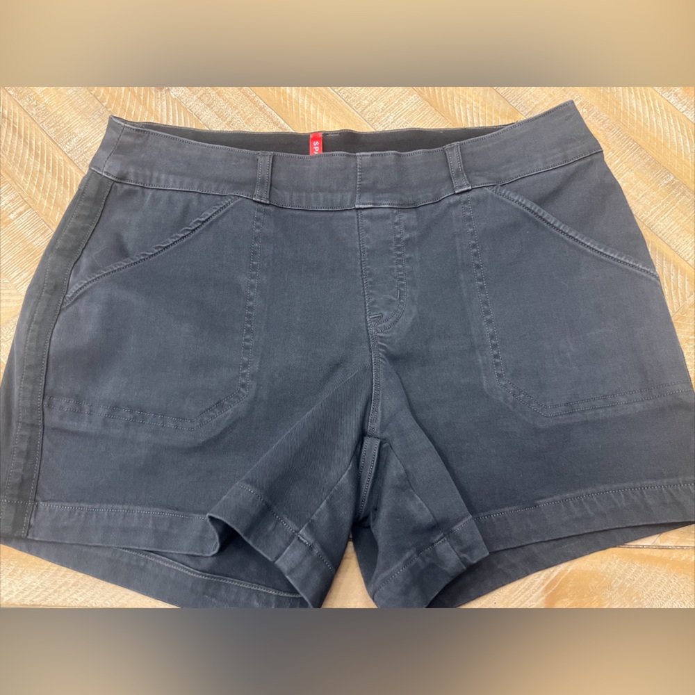 Women’s SPANX Stretch Twill Shorts, Charcoal Black, Pull on Size Medium, GUC!